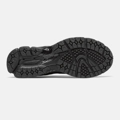 2002R | New Balance Shoes Black/Silver Metallic - Men