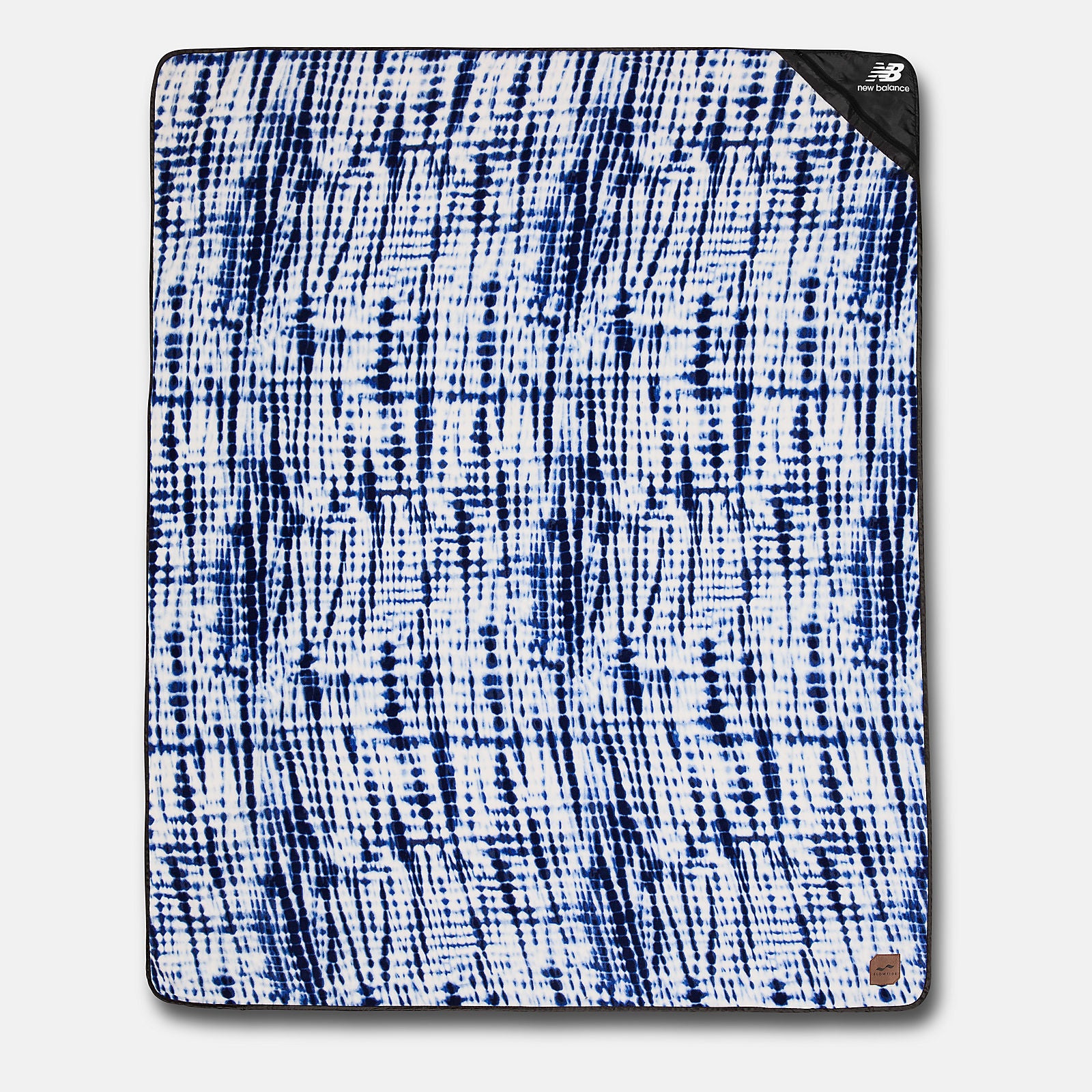 Slowtide X New Balance Camp Blanket | New Balance Accessories Indigo/White - Women/Men