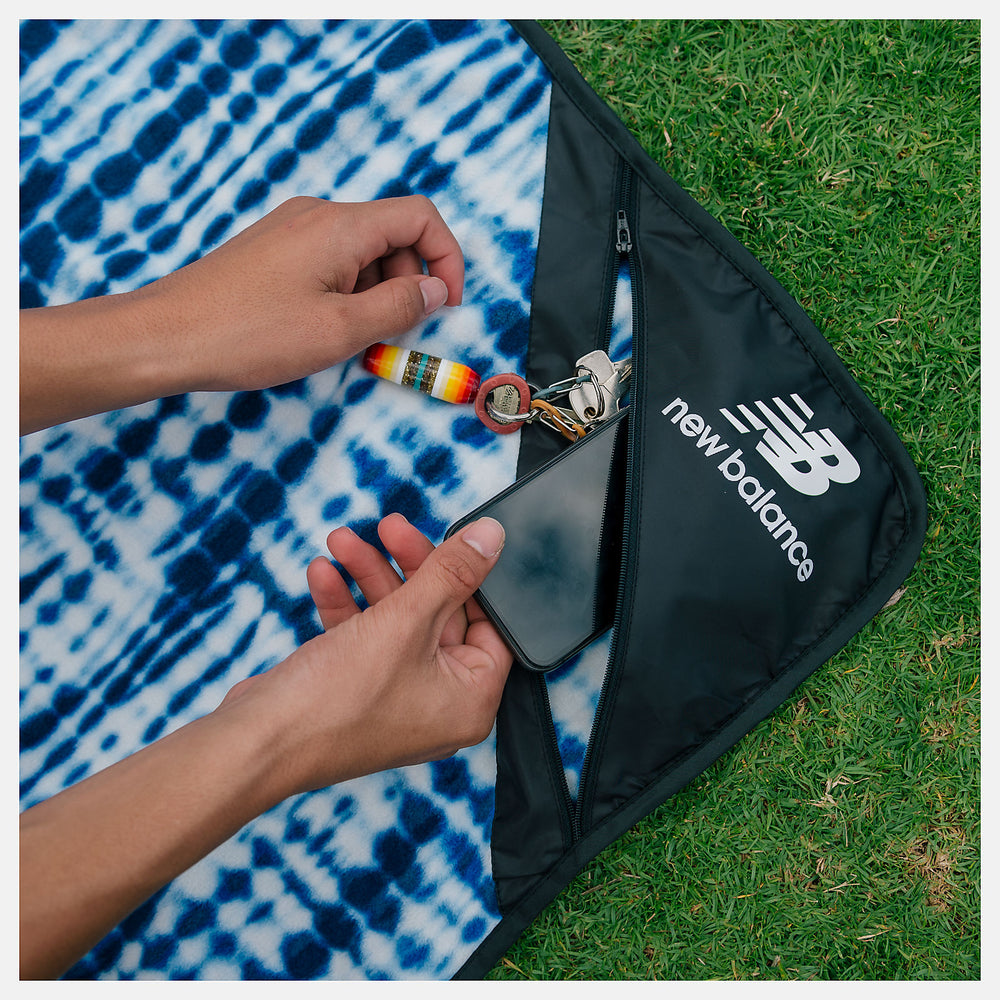 Slowtide X New Balance Camp Blanket | New Balance Accessories Indigo/White - Women/Men