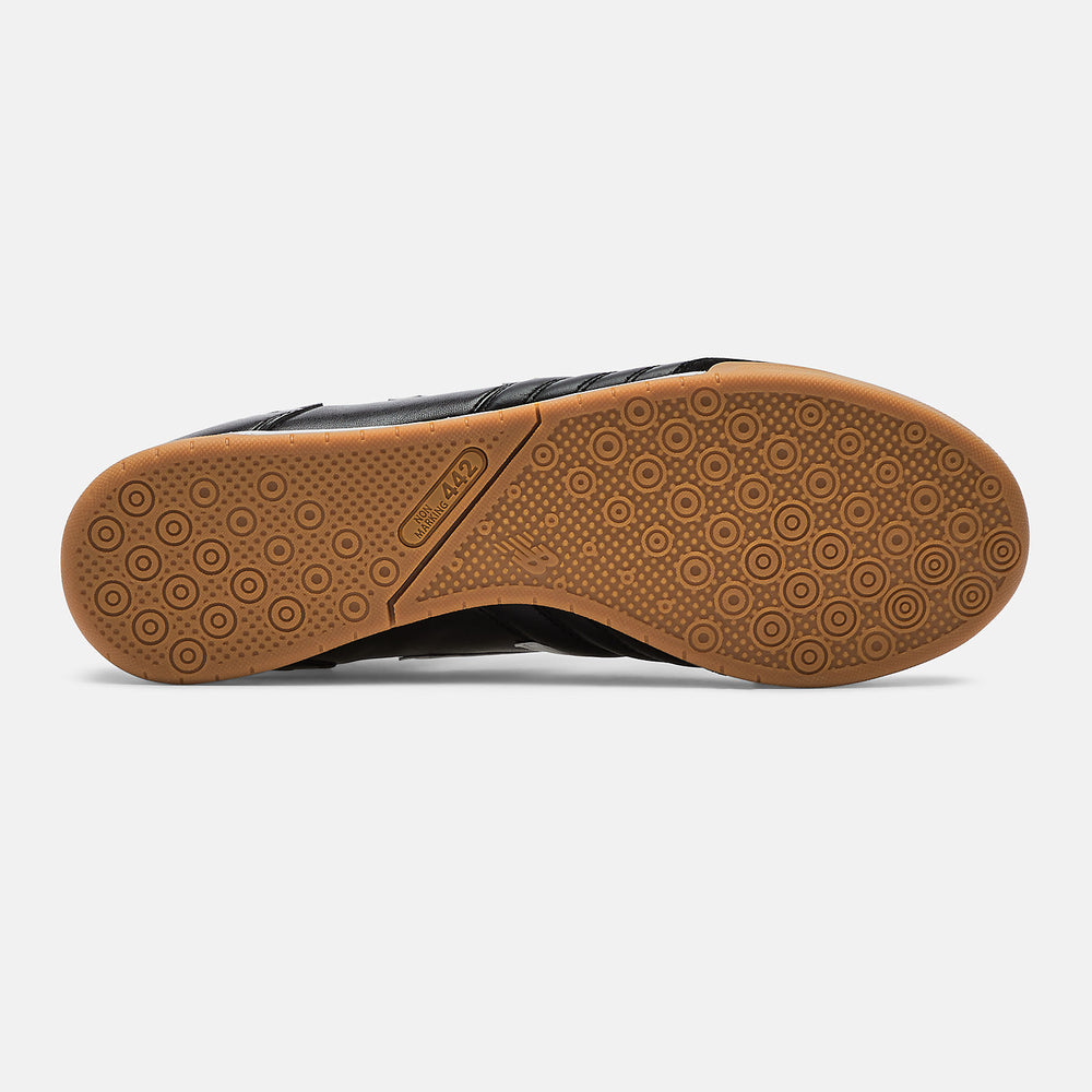 442 Team IN | New Balance Shoes Black/White - Women/Men