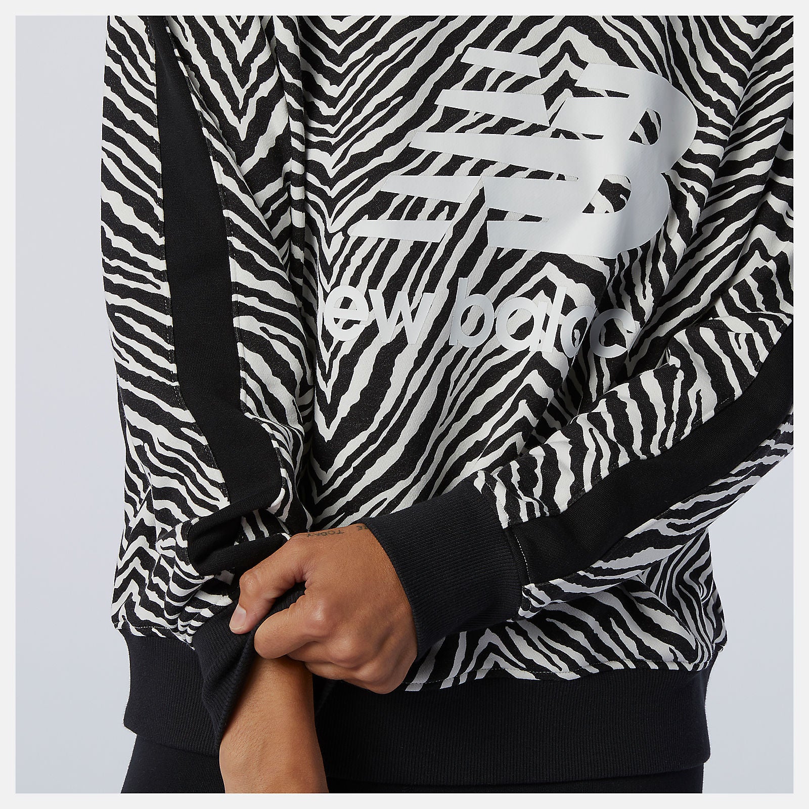 NB Athletics AOP Animal Print Crew | New Balance Clothing White Multi - Women